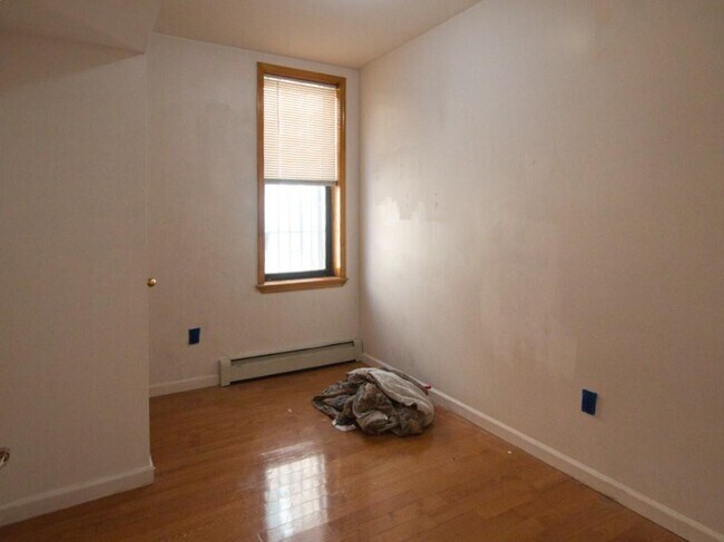 Building Photo - 2035 76th St