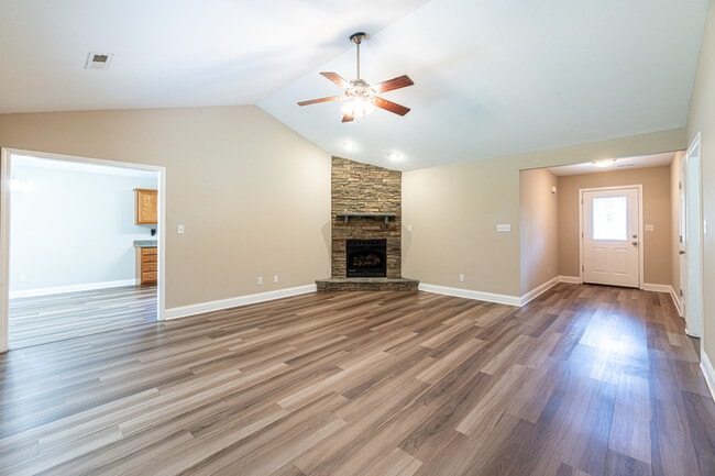 Building Photo - 637 Marston Ln