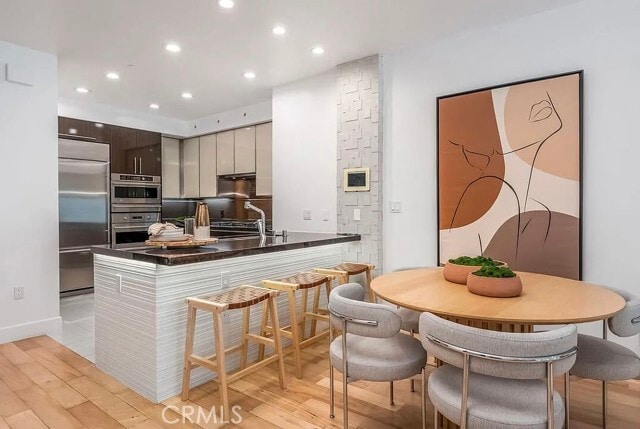 Foto del edificio - 1318 S Roxbury Dr