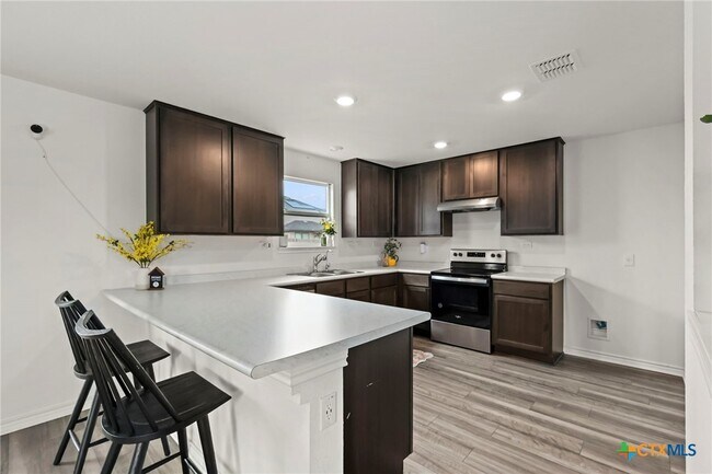 Foto del edificio - 4703 Plaza Ctr