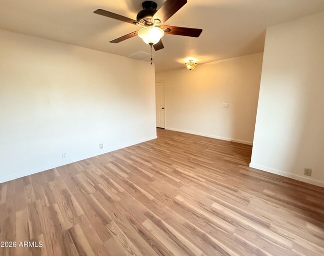 Building Photo - 720 W Vaughn St