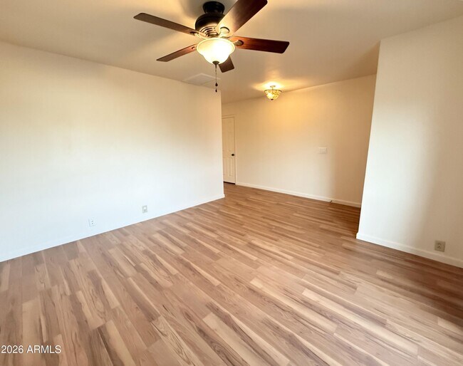 Foto del edificio - 720 W Vaughn St