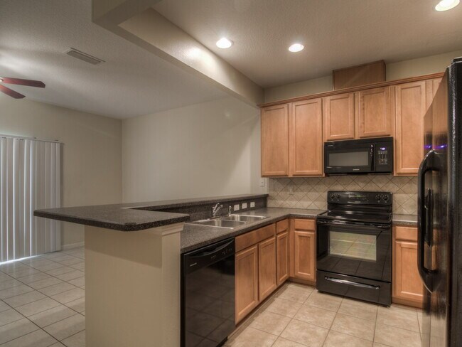 Building Photo - 13478 Sunstone St