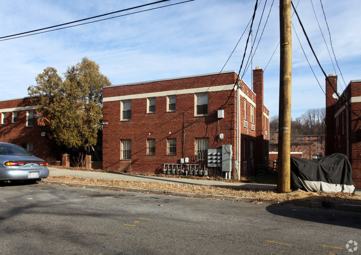 Building Photo - 74 Webster St NE