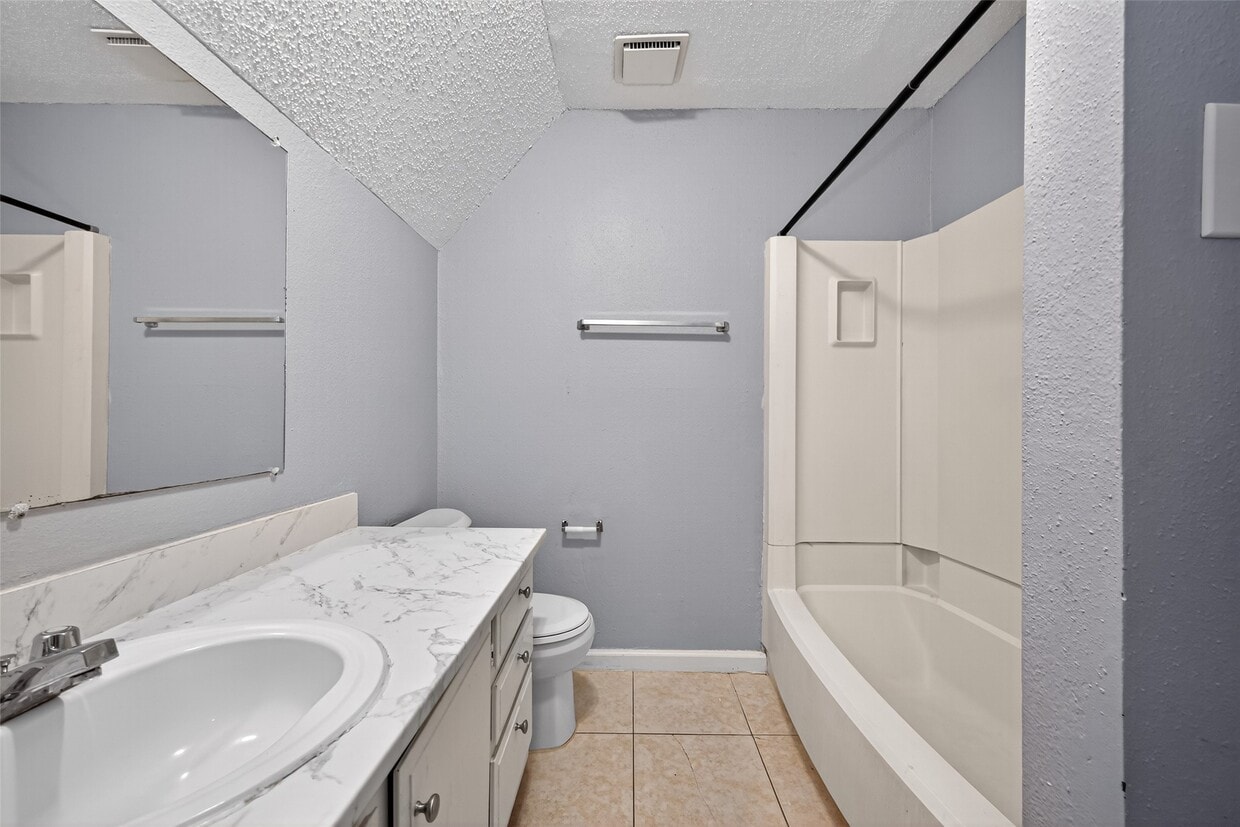 Building Photo - 13314 Townwood Dr