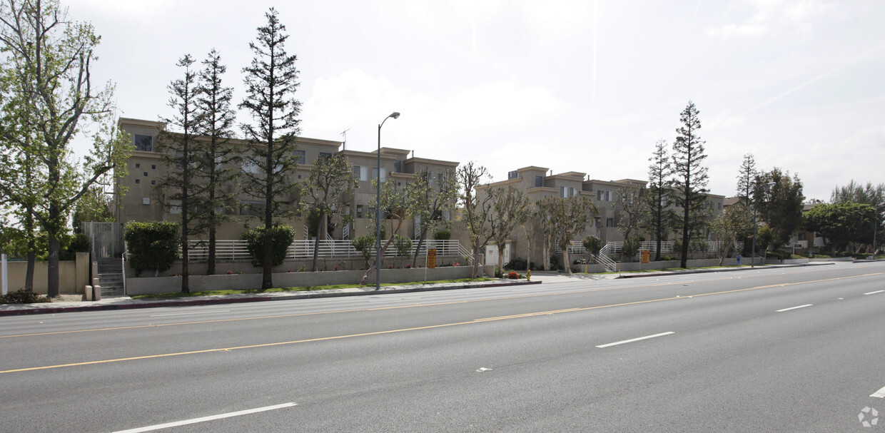 Foto del edificio - Topanga Townhomes