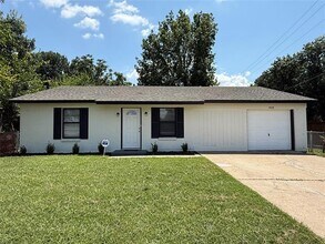Building Photo - 14108 Spring Oak Dr