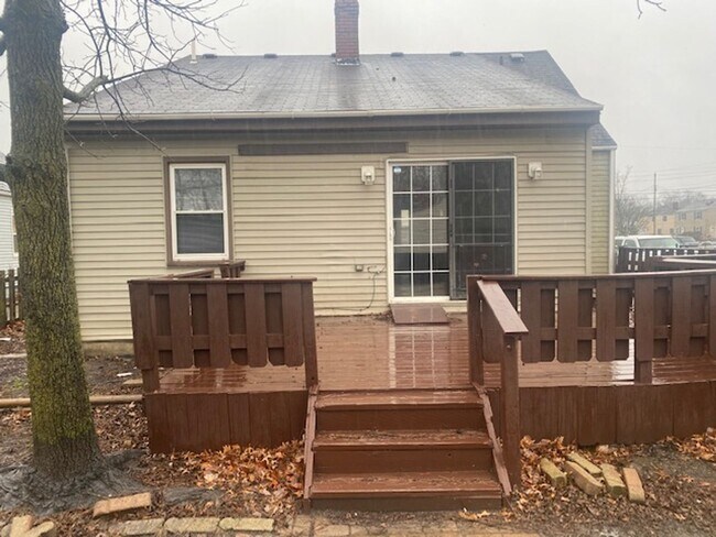 Building Photo - Charming 3 Bedroom 1 Bath Home