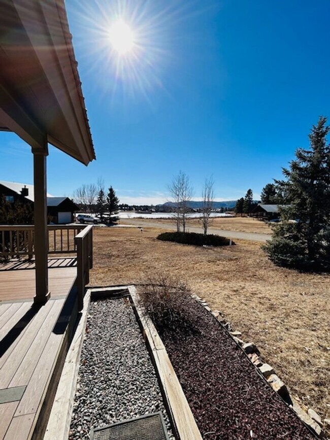 Foto del edificio - Stunning 3-Bedroom, 2-Bath Home with Lake Views!