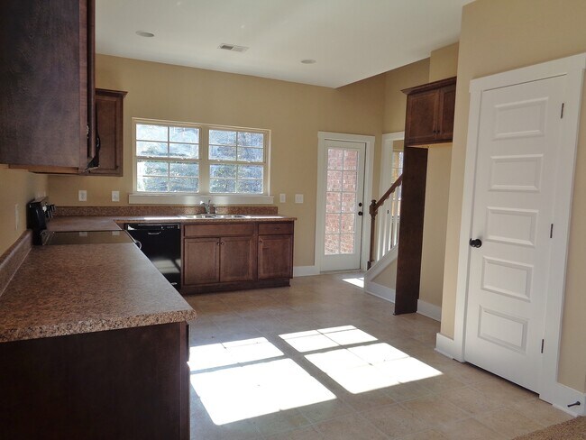 Building Photo - Townhome in Gardendale for rent - COMING S...