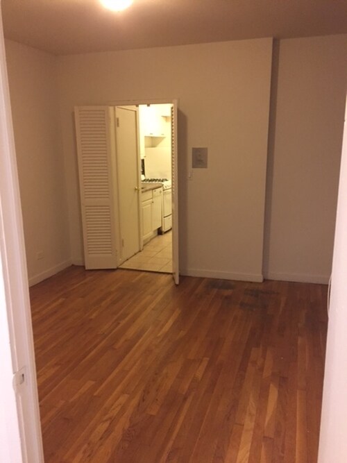 Foto principal - 304 E 38th St