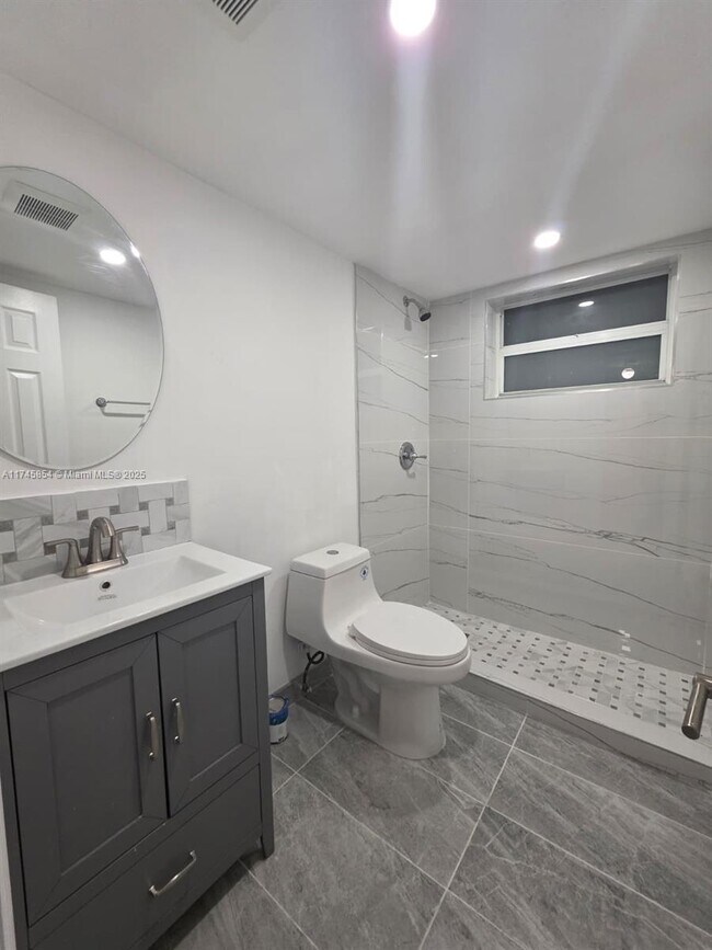 Foto del edificio - 8312 NE Miami Ct