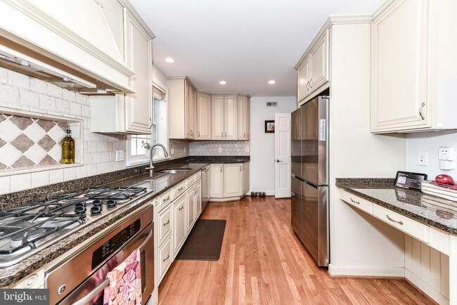 Foto del edificio - 3061 N Oakland St