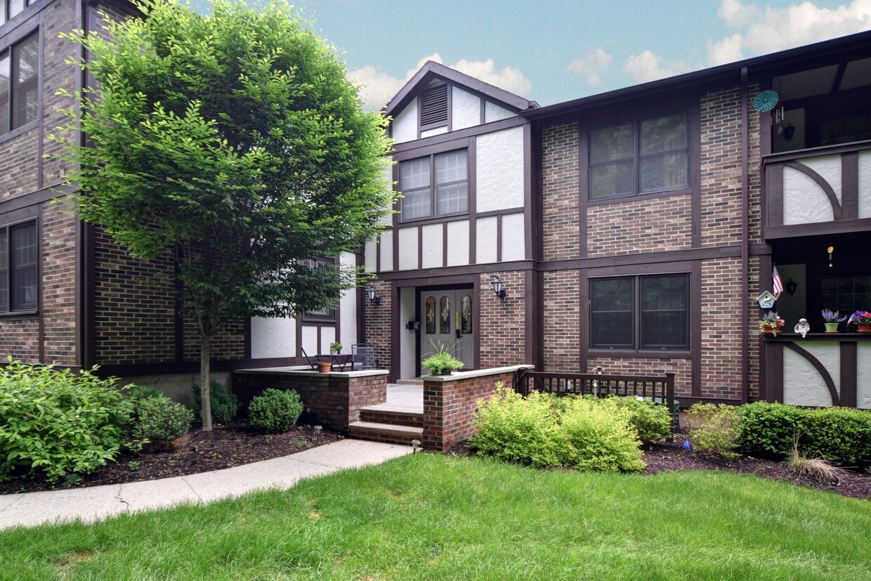 Primary Photo - 21F Heritage Dr