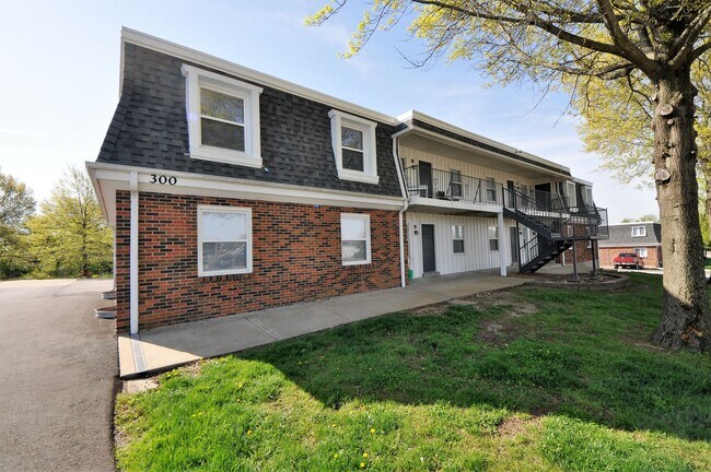 Building Photo - 200 Roanoke Dr