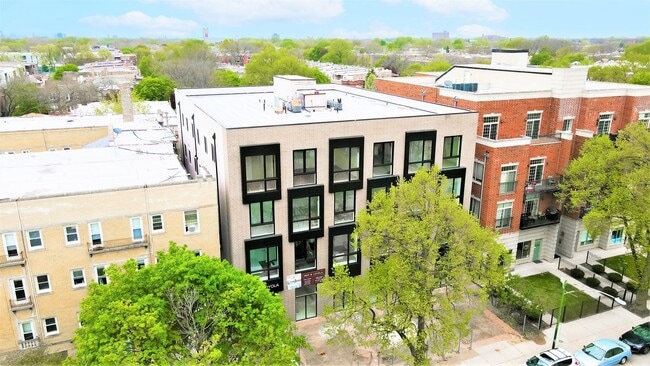 Building Photo - 1313 W Loyola Ave