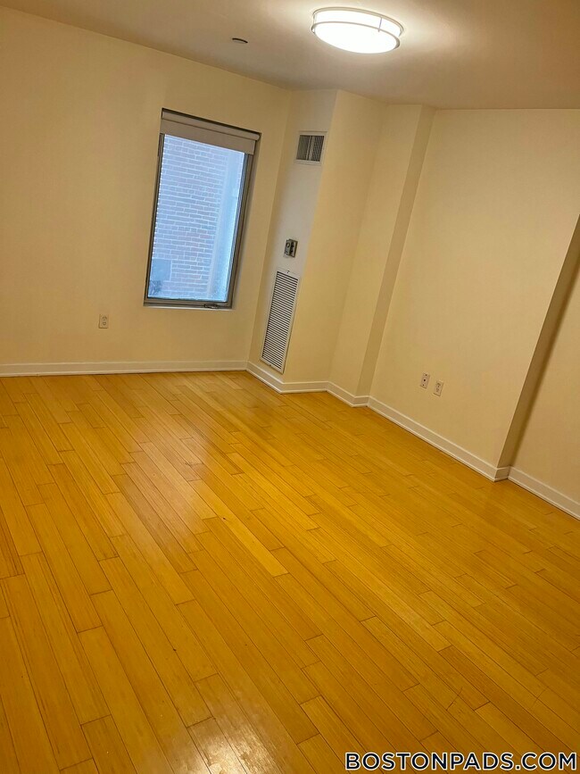 Building Photo - 40 Boylston St