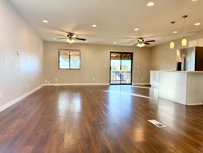 Building Photo - 7428 S 700 E