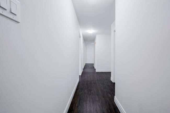 Building Photo - Maplewood Court
