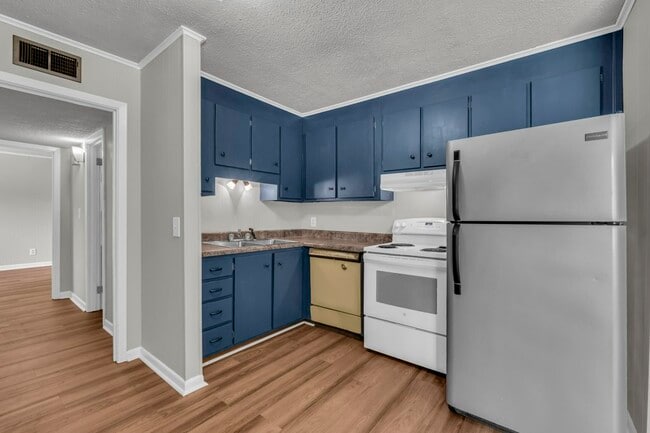 Building Photo - 102 S Browder St