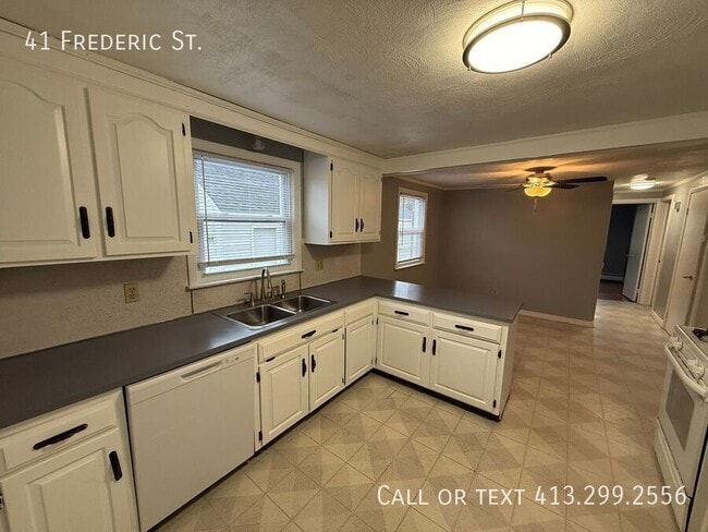 Building Photo - 41 Frederic St