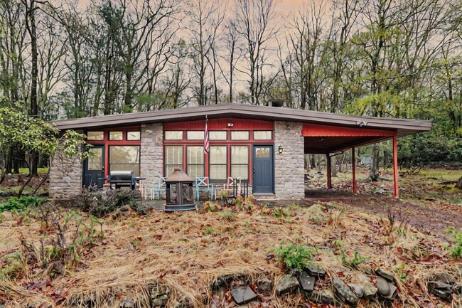 Building Photo - 21 Hazard Run Rd