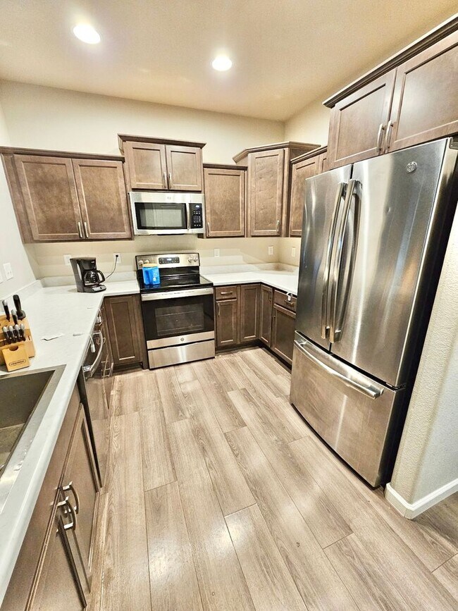 Foto del edificio - Beautiful townhome on Birmingham for rent!