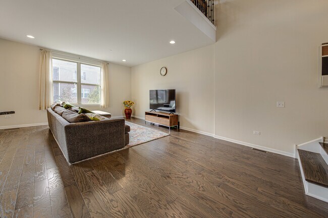 Building Photo - 520 Bramley Pl