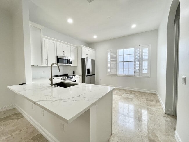 Building Photo - 632 Renaissance Way