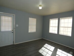 Building Photo - 1358 Mulberry St