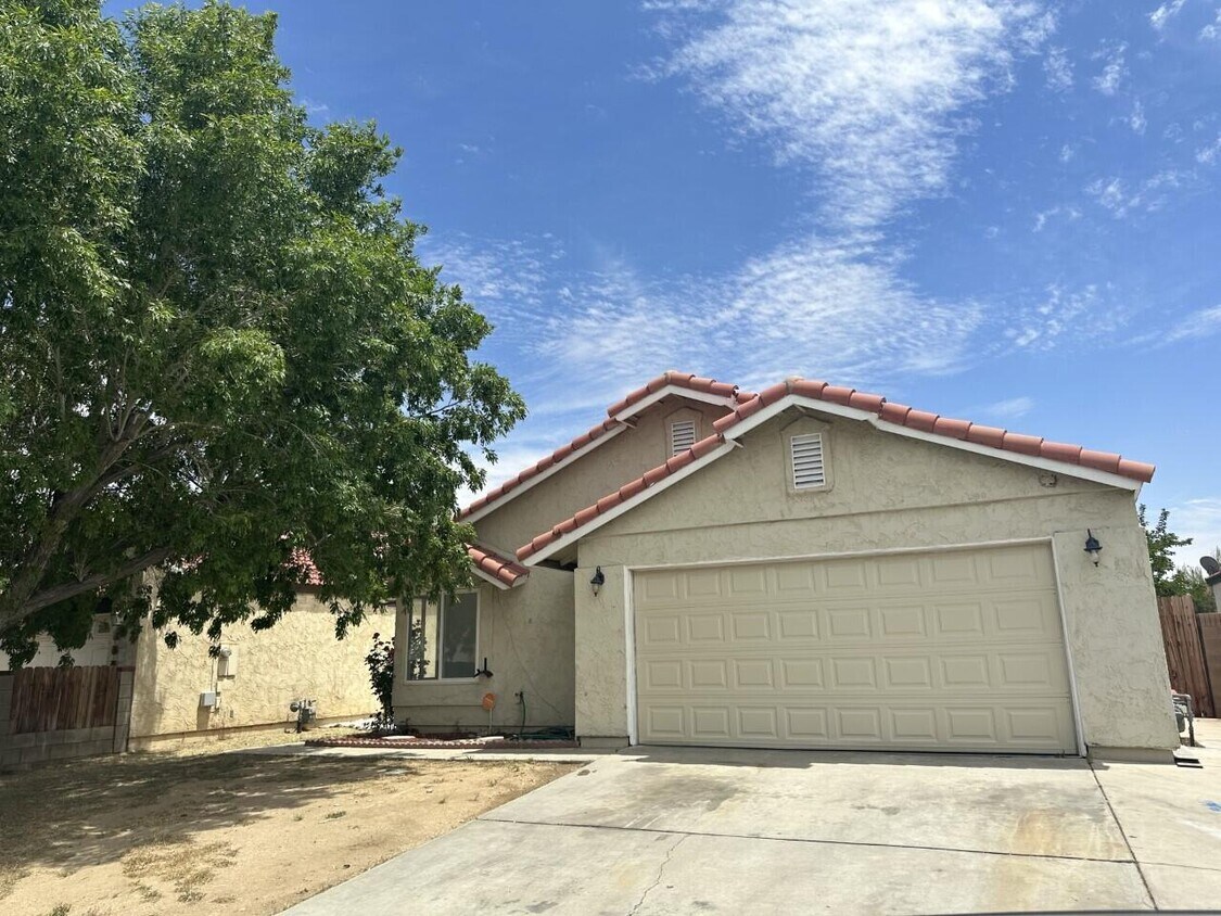 37010 Jenna Ln, Palmdale, CA 93550 House Rental in Palmdale, CA