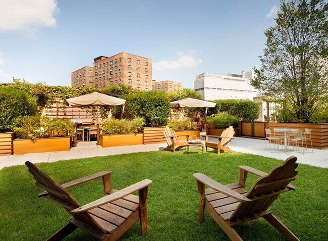 Foto del edificio - 215 E 96th St