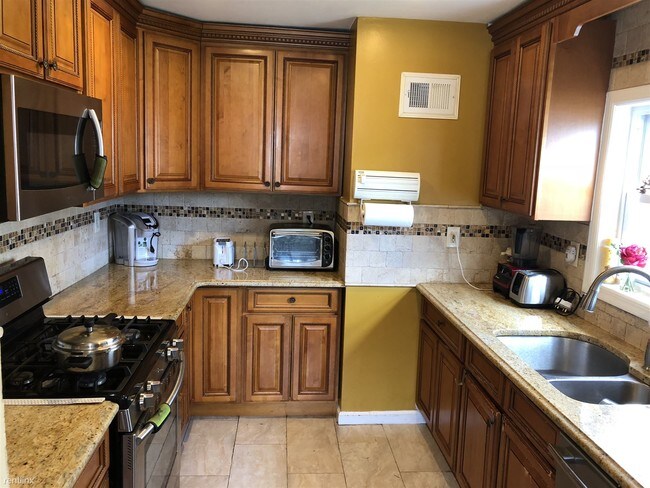Building Photo - 3 br, 2 bath House - 146 Franklin Street
