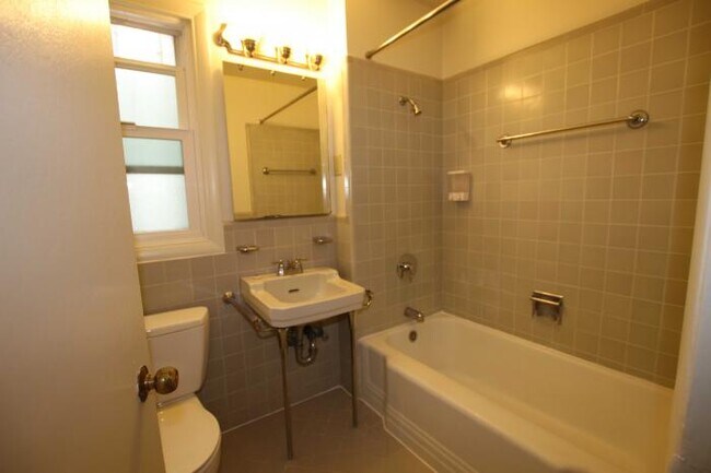 Building Photo - 1 bedroom in San Francisco CA 94115