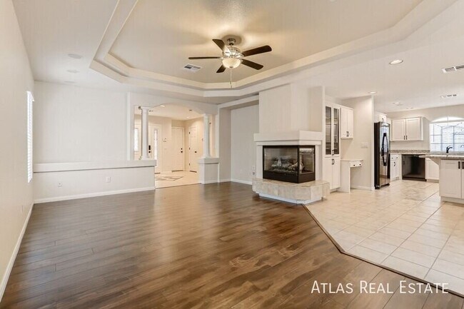 Foto del edificio - 10995 Royal Highlands St
