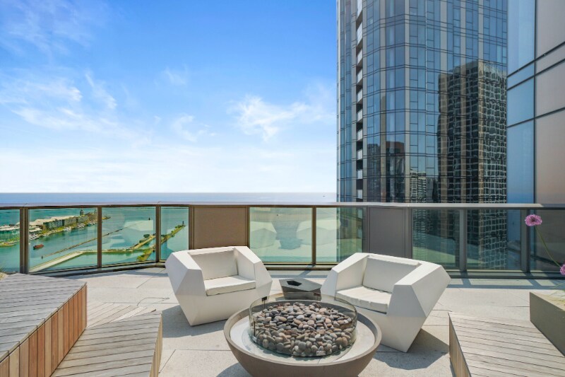Foto principal - 425 E Waterside Dr