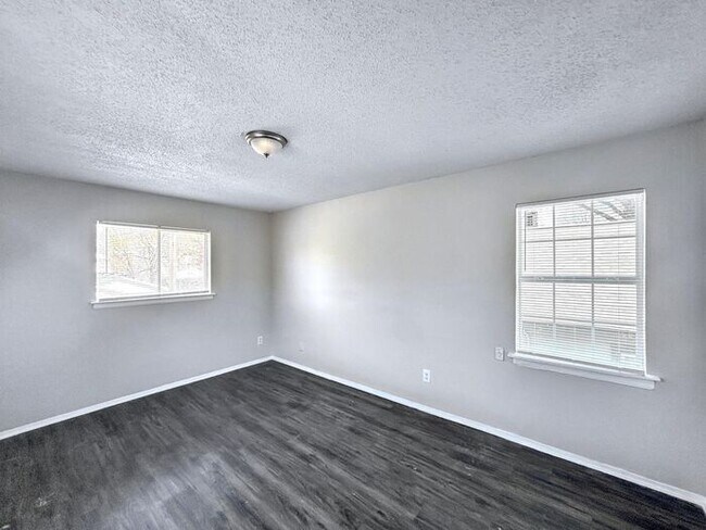 Foto del edificio - 2115 Bennett Ave