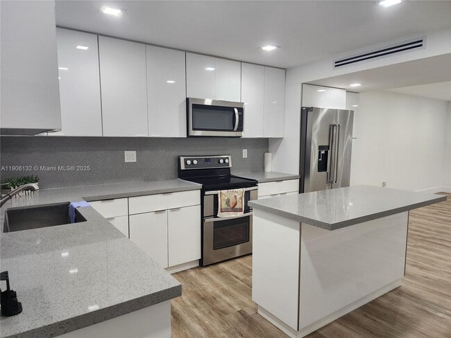 Foto del edificio - 2750 W 76th St