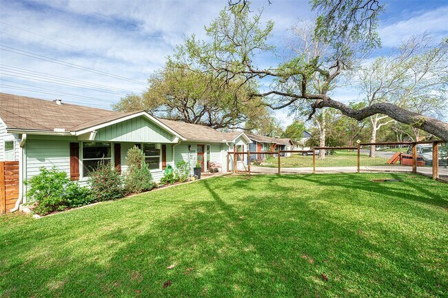 Foto del edificio - 5000 Lansing Dr