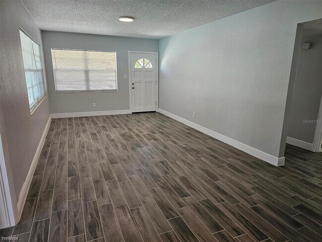 Building Photo - 3 br, 2 bath House - 3418 W Grace Street