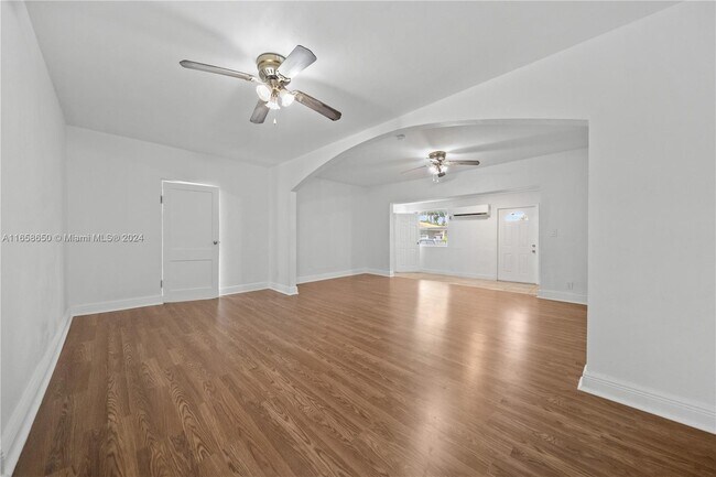 Foto del edificio - 1744 SW 17th St