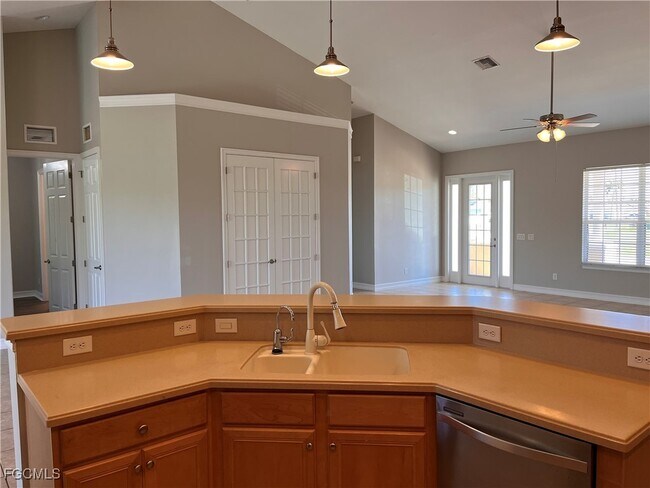 Foto del edificio - 1521 SW 22nd Pl