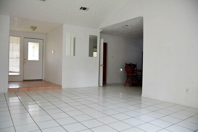 Foto del edificio - 8211 Leather Market St