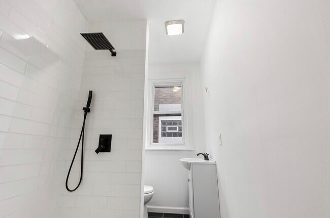 Foto del edificio - 6011 Catharine St