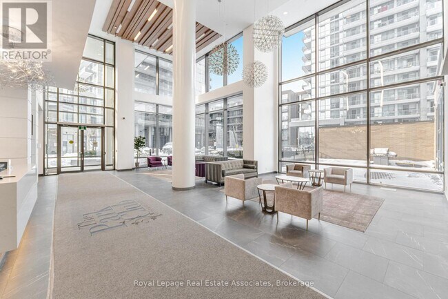 Photo du bâtiment - 56 Forest Manor Rd