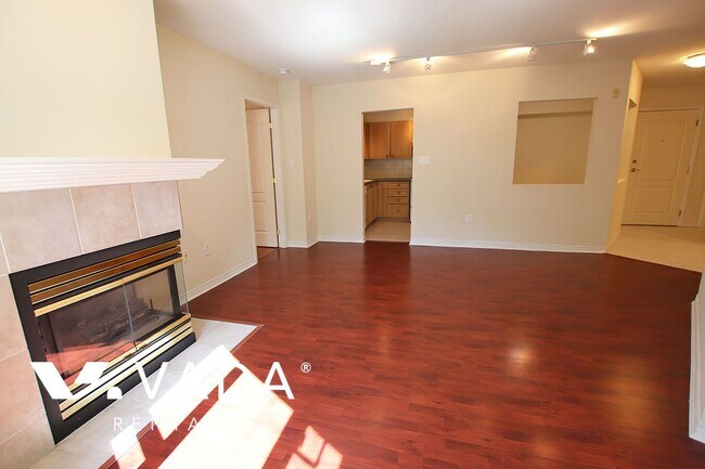Photo du bâtiment - Wyndham Hall UBC 2 Bedroom Apartment For R...
