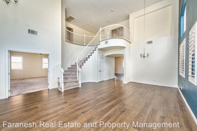 Building Photo - 5 br, 3.5 bath House - 612 Tyler Ridge Ave