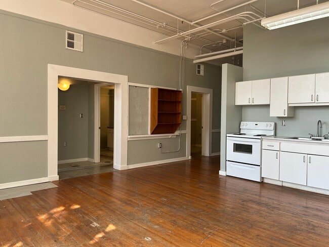 Livingroom - 125 Oak Street apartments