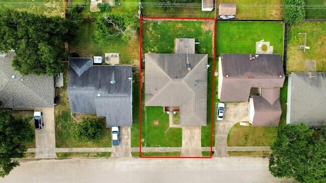 Foto del edificio - 13610 Piney Oaks Dr