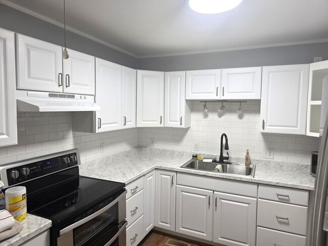 Foto del edificio - 118 Forest Oaks Dr